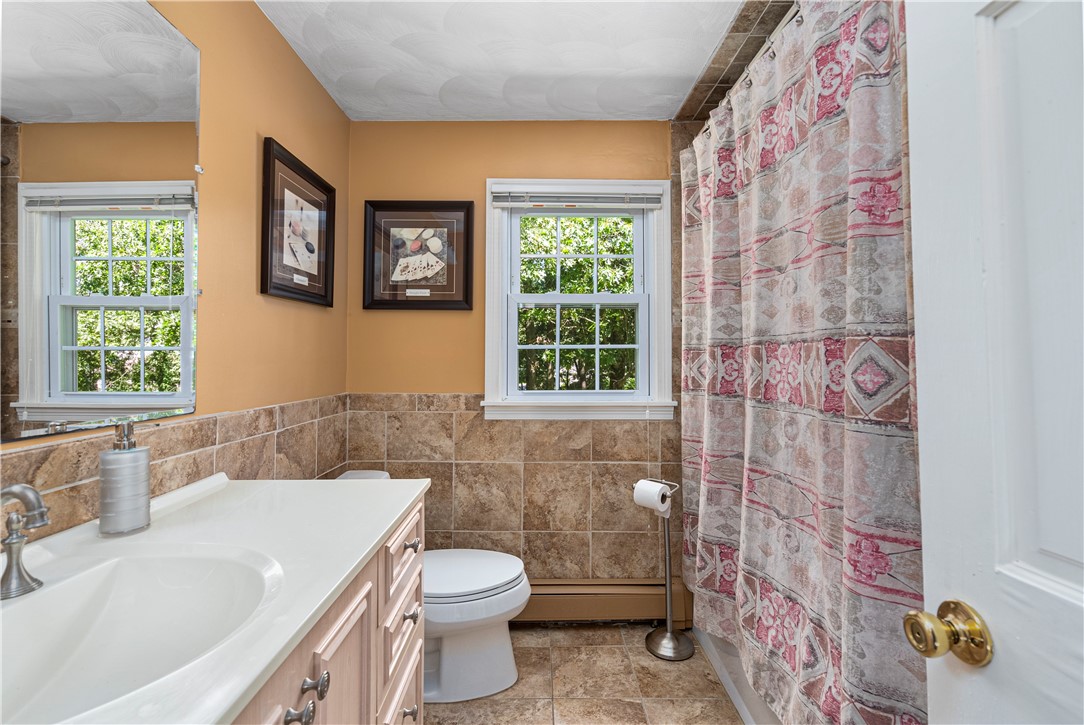 79 Ladderlook Road Warwick, RI 02886 - Photo 25 of 38 Second Floor Full Bathroom
