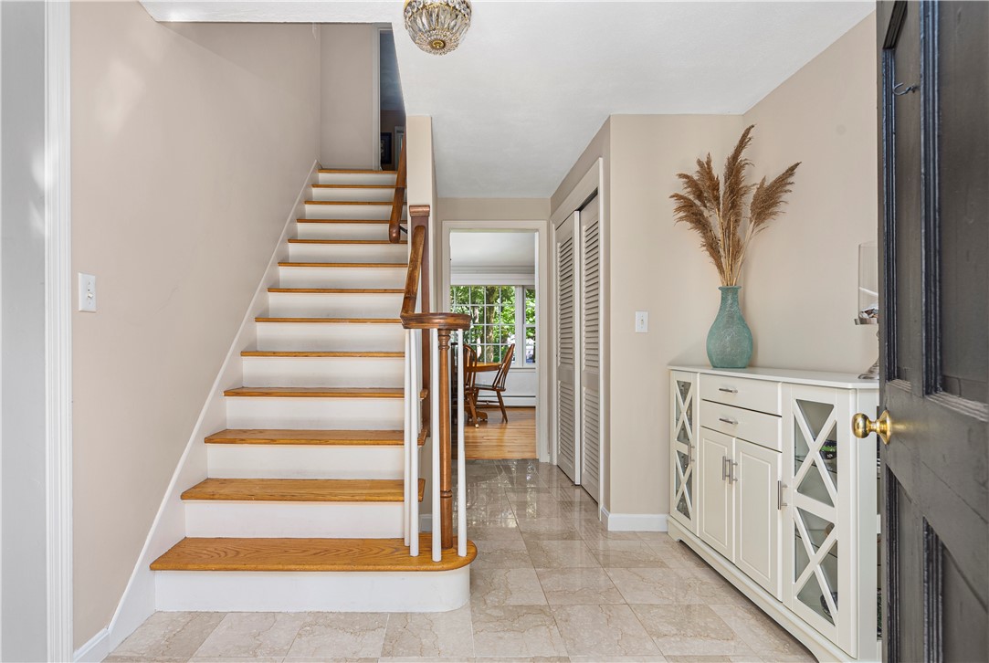 79 Ladderlook Road Warwick, RI 02886 - Photo 4 of 38 Front Entryway