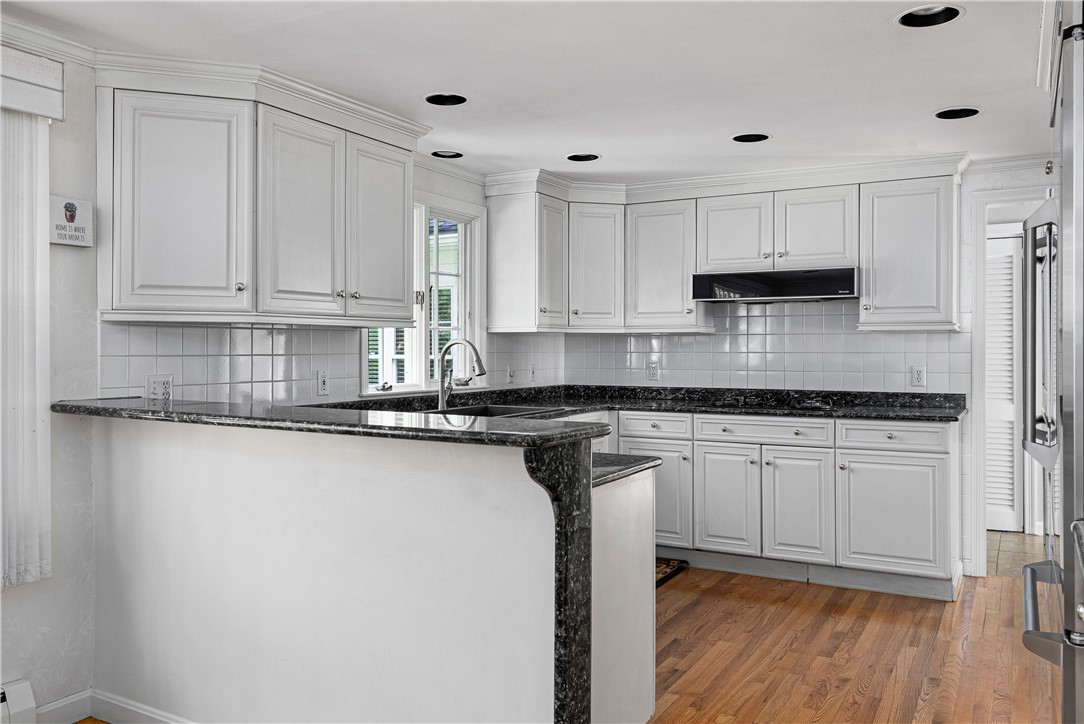 79 Ladderlook Road Warwick, RI 02886 - Photo 5 of 38 Kitchen