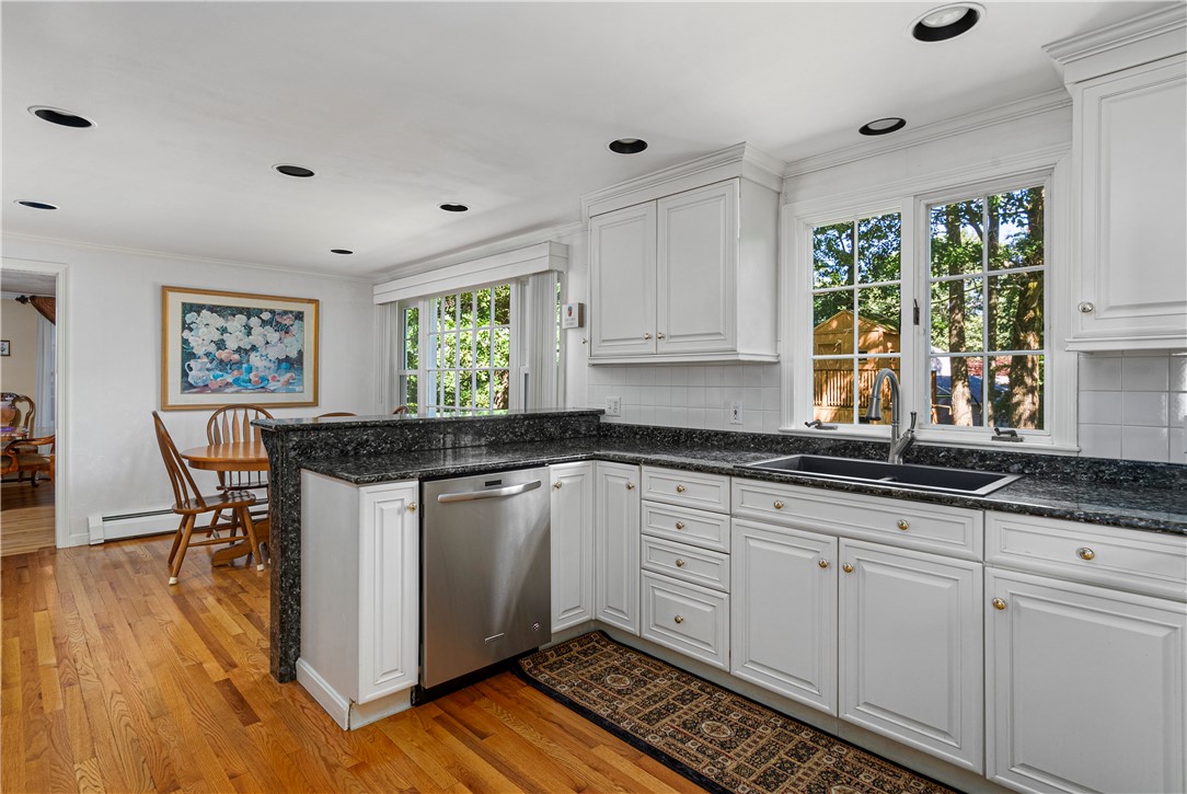 79 Ladderlook Road Warwick, RI 02886 - Photo 8 of 38 Kitchen