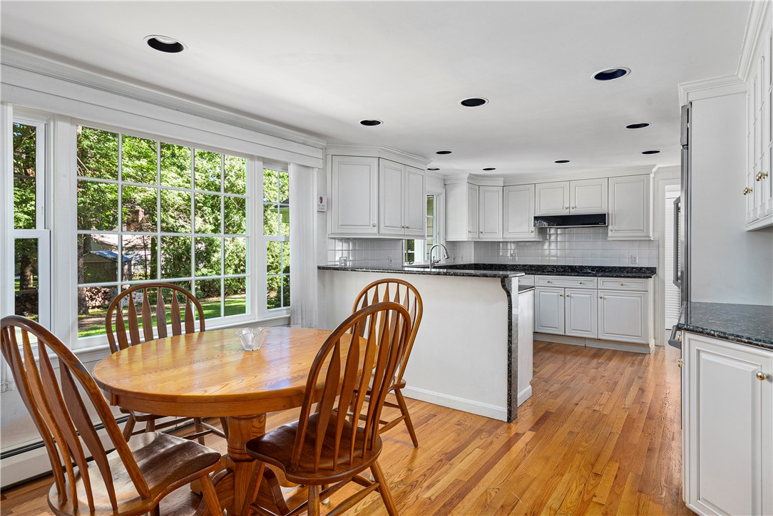 79 Ladderlook Road Warwick, RI 02886 - Photo 9 of 38 Breakfast Eating Area
