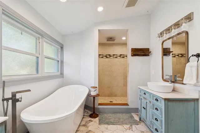 $7,500 | 292 Sunlit Cove Drive Northeast, St. Petersburg, FL 33702