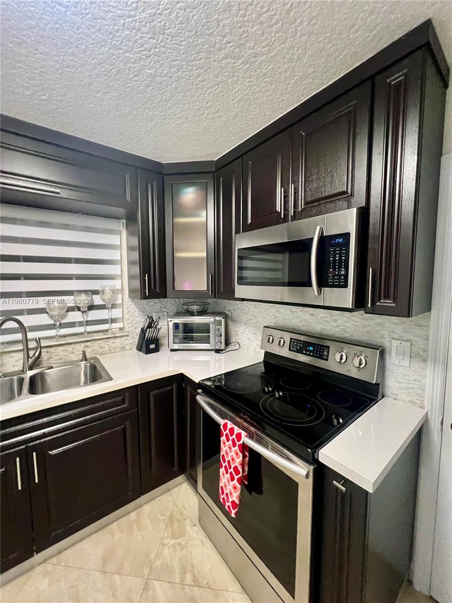 15263 Southwest 169th Lane Miami, FL 33187 - Photo 11 of 29