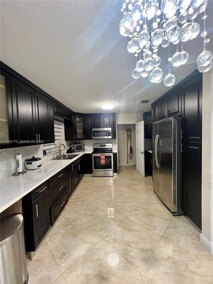 15263 Southwest 169th Lane Miami, FL 33187 - Photo 6 of 29