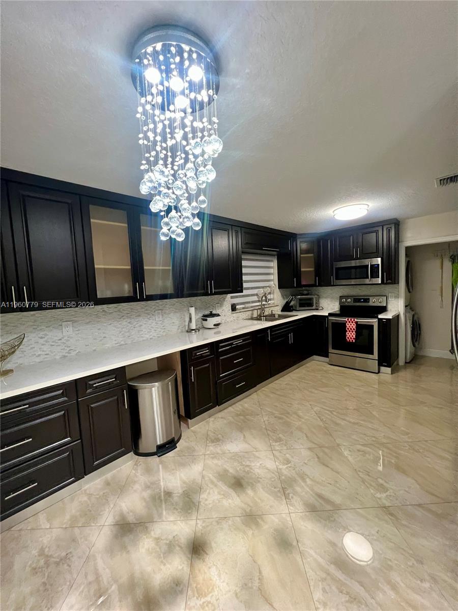 15263 Southwest 169th Lane Miami, FL 33187 - Photo 7 of 29