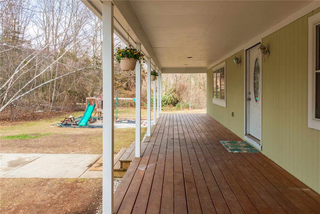 140 Hanton Road North Smithfield, RI 02896 - Photo 3 of 33 Gallery Image 3