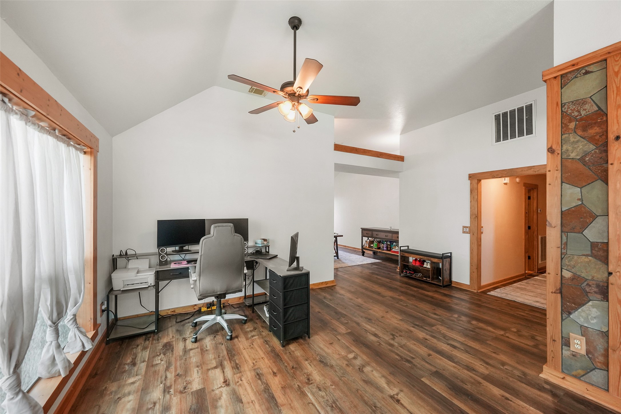 929 North Rivershire Drive Conroe, TX 77304 - Photo 13 of 36