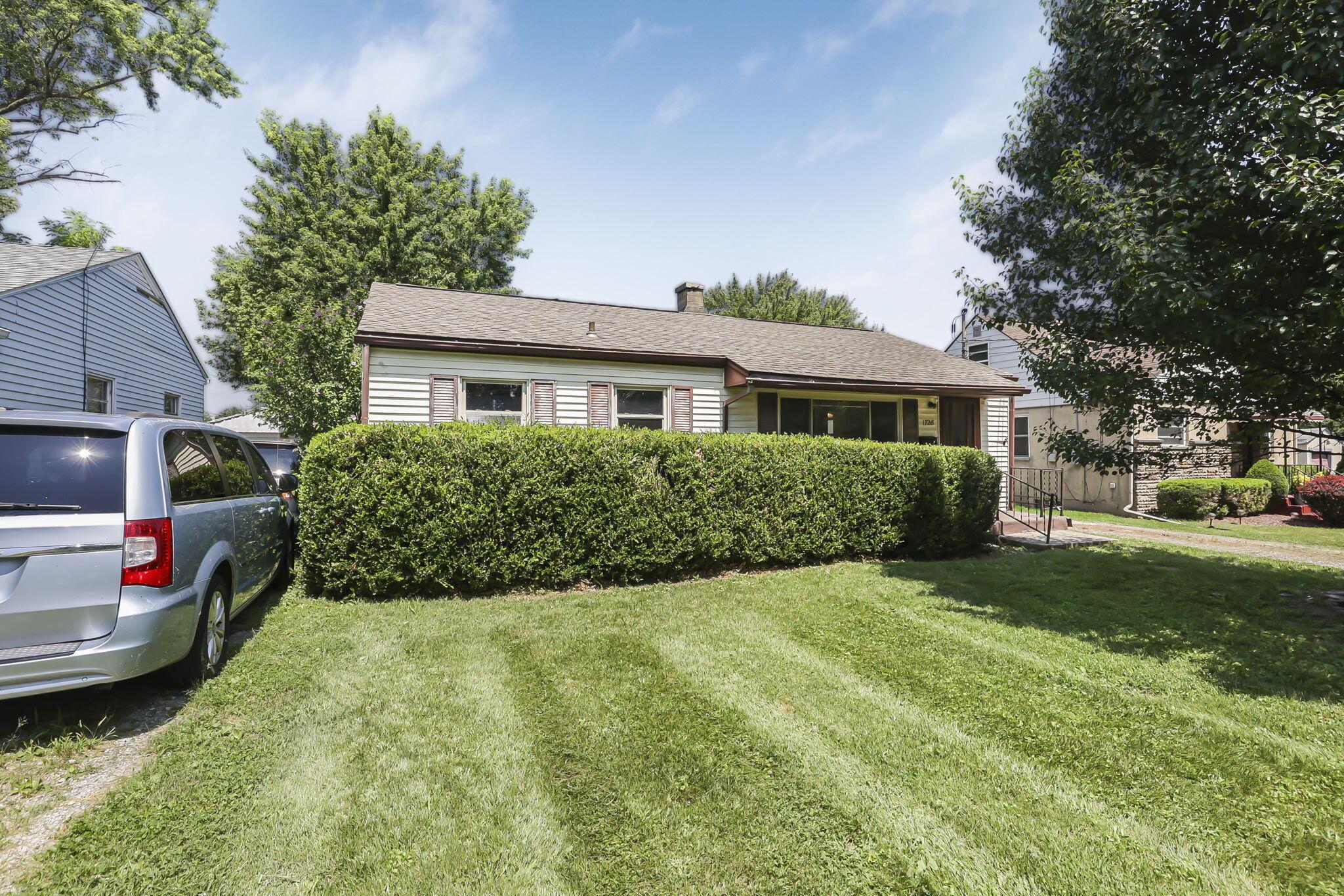 1728 East Cooke Road Columbus, OH 43224 - Photo 5 of 49 5-web-or-mls-0N4A7401