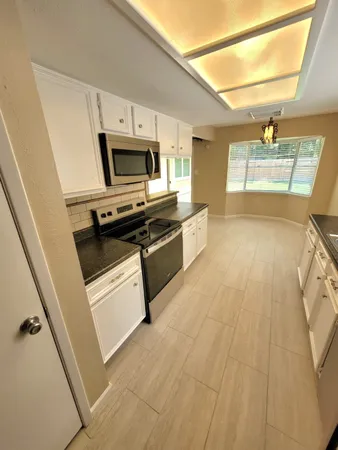 $2,000 | 22 West Broken Oak Court, The Woodlands, TX 77381