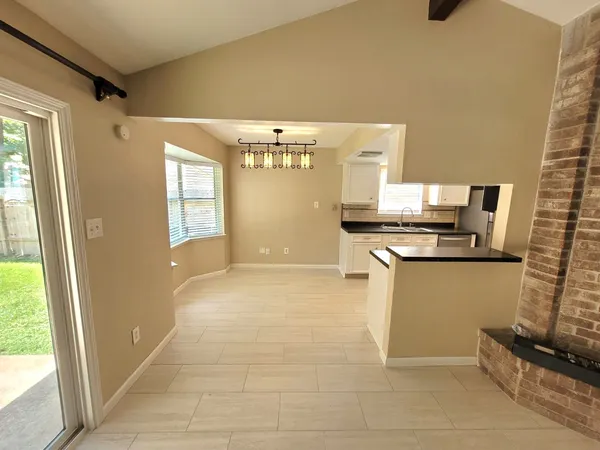 $2,000 | 22 West Broken Oak Court, The Woodlands, TX 77381