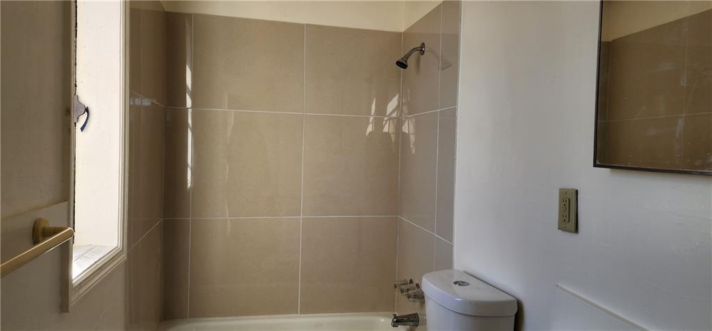 1529 South 15-29 S Main St Street, Unit 3 3 Jasper, GA 30143 - Photo 5 of 6 a bathroom with a shower