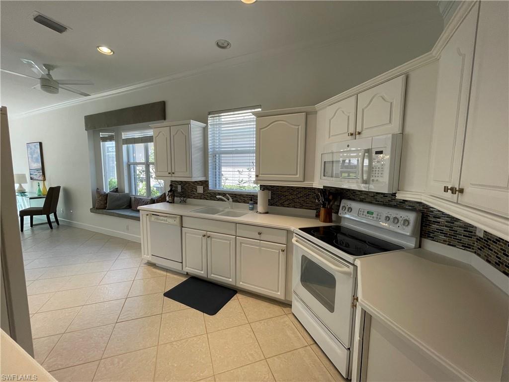 6474 Waverly Green Way Naples, FL 34110 - Photo 7 of 36