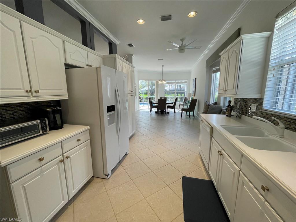 6474 Waverly Green Way Naples, FL 34110 - Photo 8 of 36