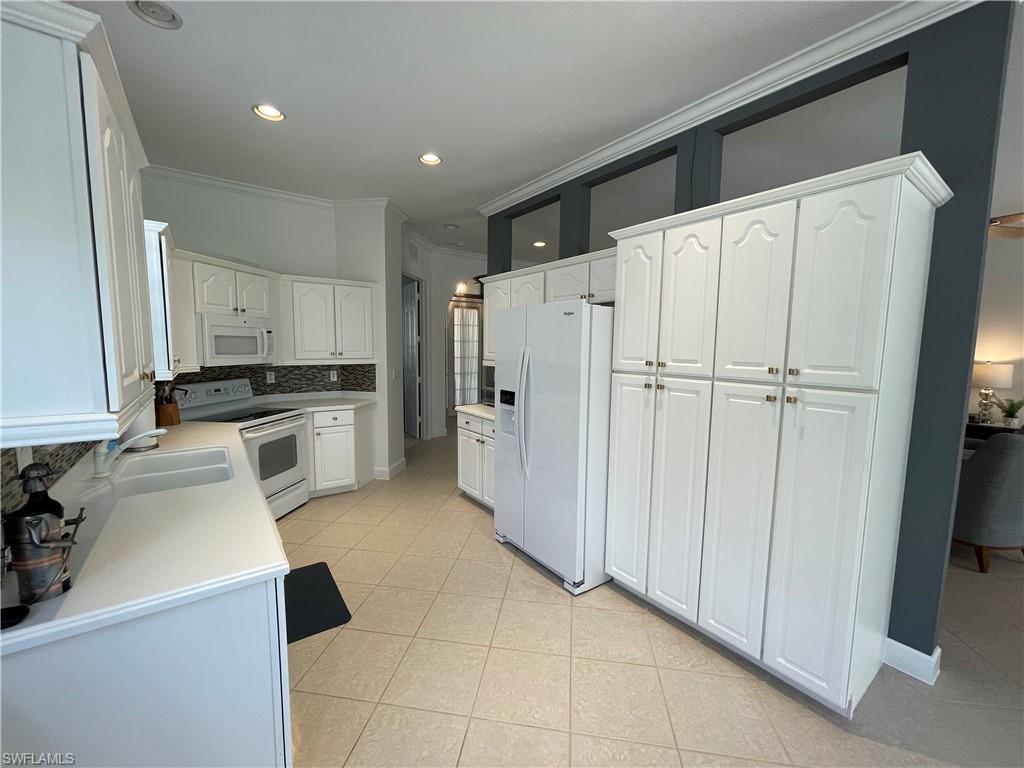 6474 Waverly Green Way Naples, FL 34110 - Photo 9 of 36