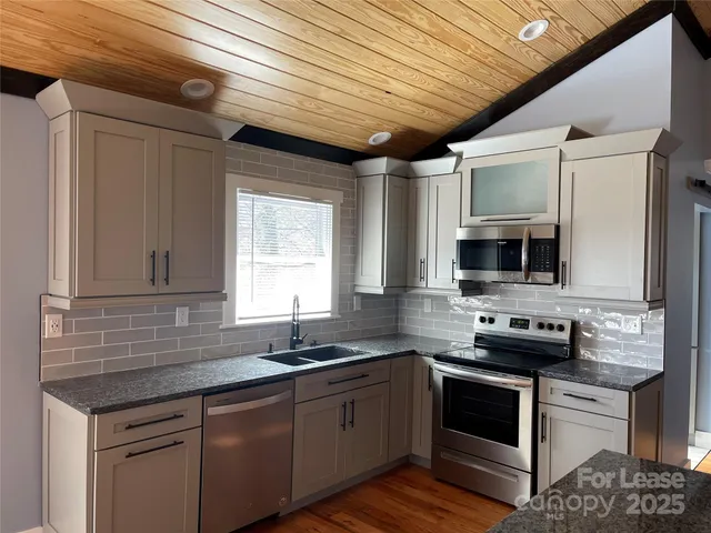 $1,500 | 208 North Sunset Drive, Winston-Salem, NC 27101