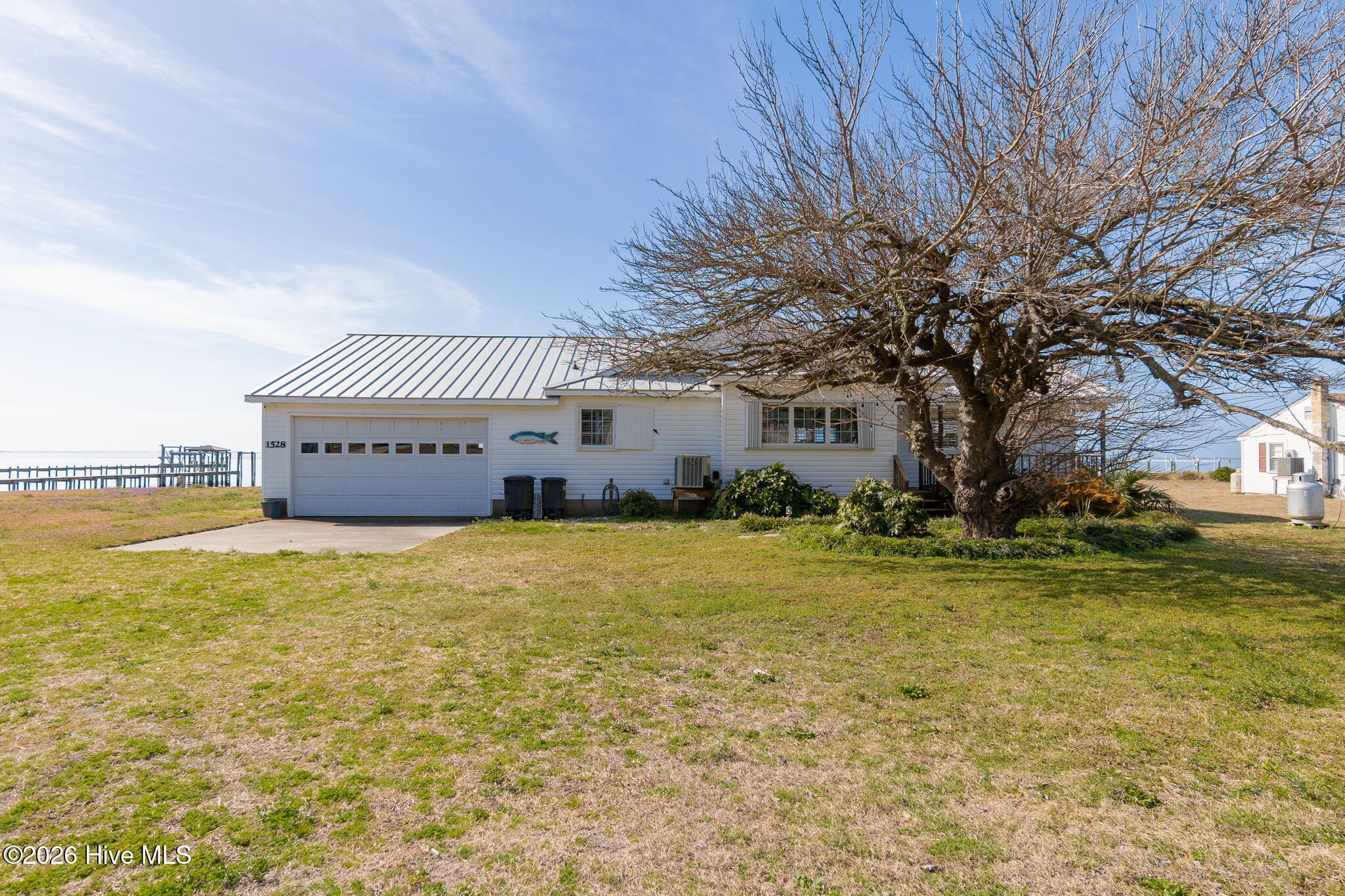 1528 Island Road Harkers Island, NC 28531 - Photo 5 of 79 Front