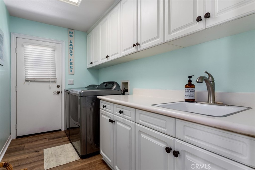 124 Nighthawk Irvine, CA 92604 - Photo 20 of 61 a kitchen with a sink and cabinets