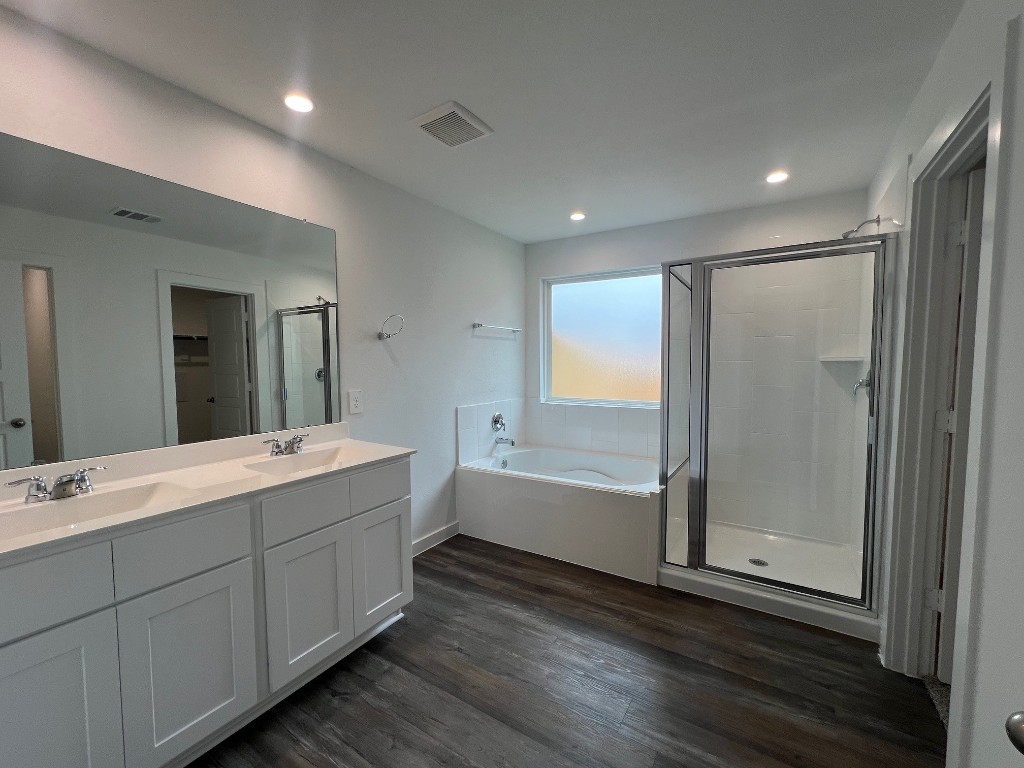 1107 Fringed Bluestar Drive Rosharon, TX 77583 - Photo 8 of 20 Double Sink, Seperate Shower