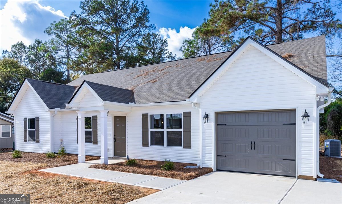 317 Lee Street Perry, GA 31069 - Photo 2 of 26