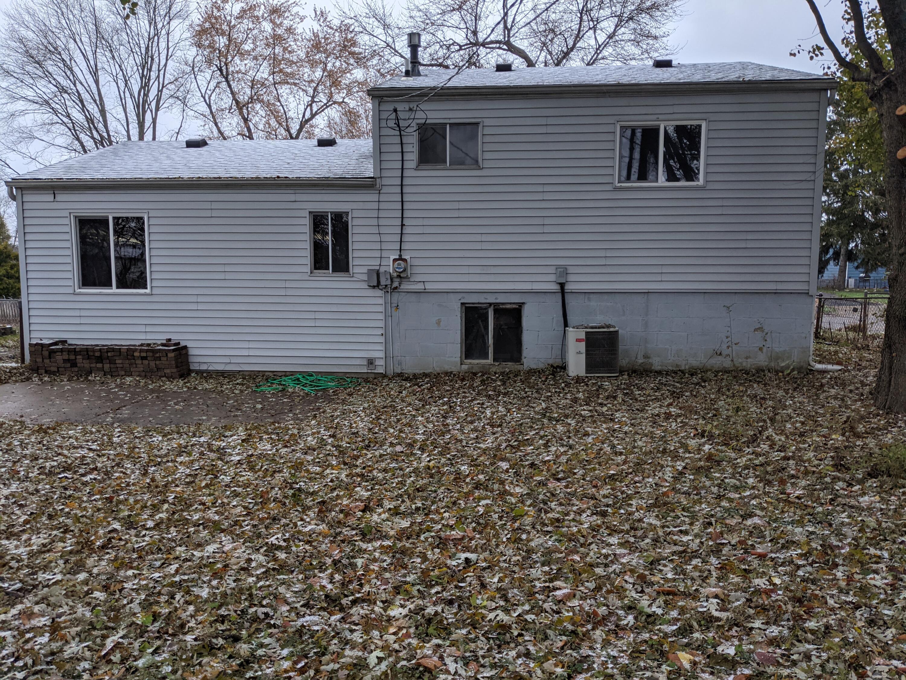 3179 Latonia Road Columbus, OH 43232 - Photo 8 of 11 Latonia backjard