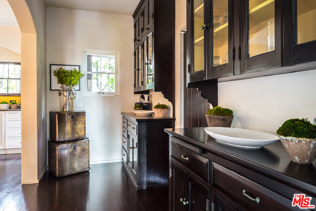 4342 Cedarhurst Circle Los Angeles, CA 90027 - Photo 15 of 44 a dining room with furniture and a window