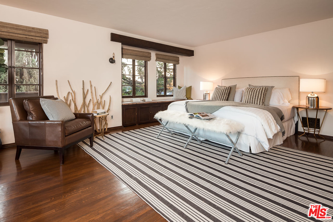 4342 Cedarhurst Circle Los Angeles, CA 90027 - Photo 21 of 44 a bedroom with a bed and a couch