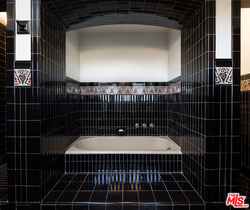 4342 Cedarhurst Circle Los Angeles, CA 90027 - Photo 24 of 44 a bathroom with a bathtub and a shower