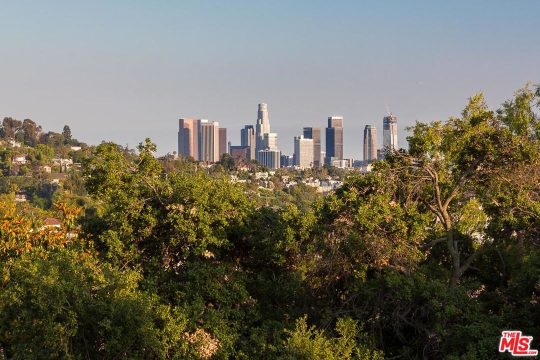 4342 Cedarhurst Circle Los Angeles, CA 90027 - Photo 26 of 44 a view of a city