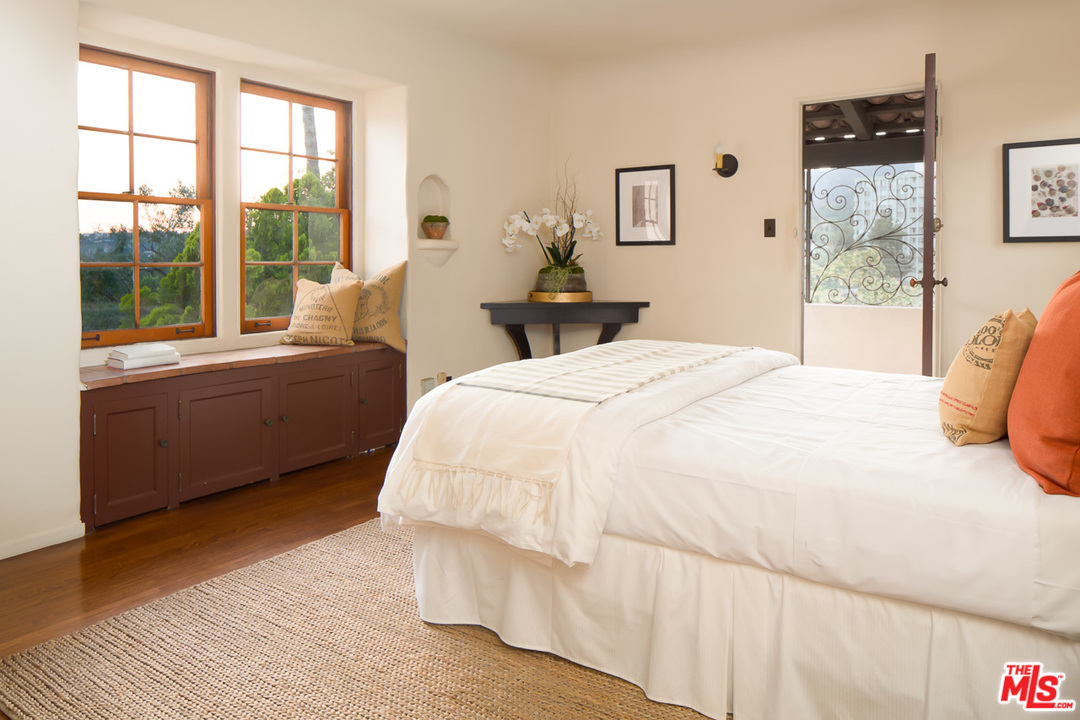 4342 Cedarhurst Circle Los Angeles, CA 90027 - Photo 30 of 44 a bedroom with a bed and a large window