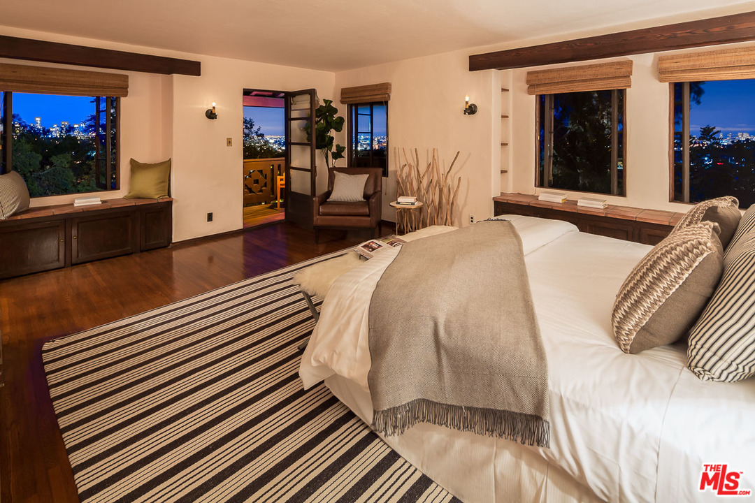 4342 Cedarhurst Circle Los Angeles, CA 90027 - Photo 40 of 44 a spacious bedroom with a bed and a large mirror on the dresser