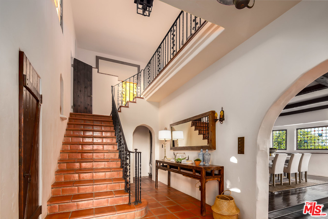 4342 Cedarhurst Circle Los Angeles, CA 90027 - Photo 5 of 44 a view of hall way with furniture and staircase