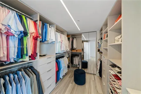 $1,499,000 | 17111 Biscayne Boulevard, Unit 2107, North Miami Beach, FL 33160