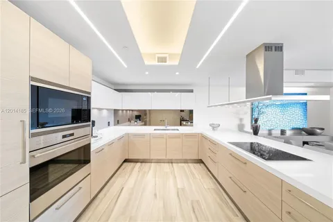 $1,499,000 | 17111 Biscayne Boulevard, Unit 2107, North Miami Beach, FL 33160