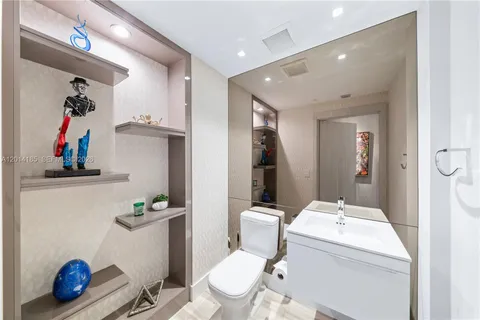 $1,499,000 | 17111 Biscayne Boulevard, Unit 2107, North Miami Beach, FL 33160