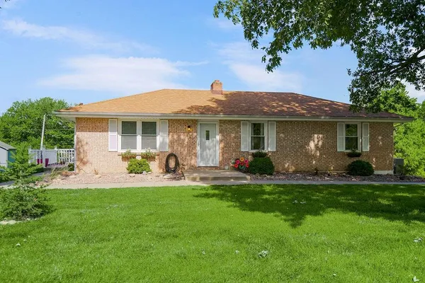 $340,000 | 7606 Northwest Pampas Lane, Parkville, MO 64152