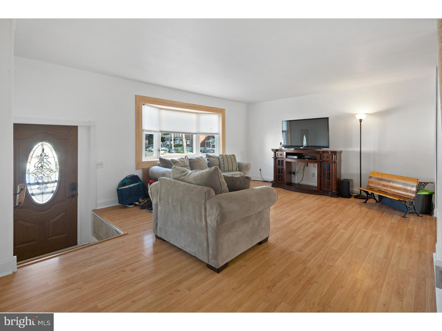 3322 Gurley Road Philadelphia, PA 19154 - Photo 3 of 21 Living Room