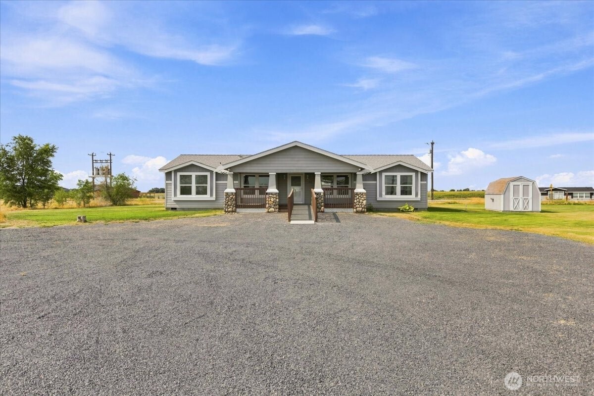 2946 Rd F Northeast Moses Lake, WA 98837 - Photo 1 of 40 Gallery Image 1