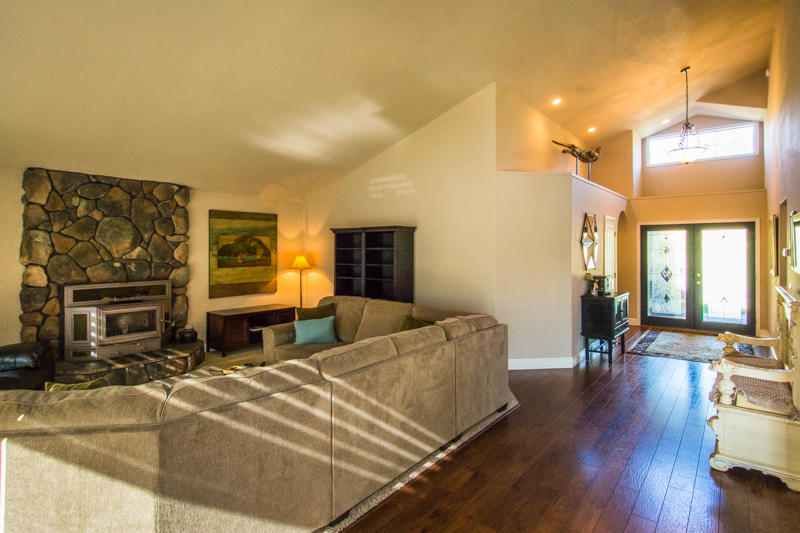 22339 Adobe Road Red Bluff, CA 96080 - Photo 4 of 26 entry/great room