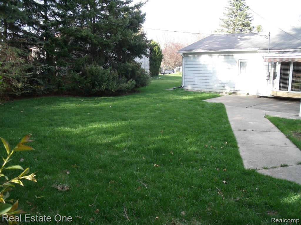 28681 Farmington Road Farmington, MI 48331 - Photo 38 of 43 DSCF3432.jpg