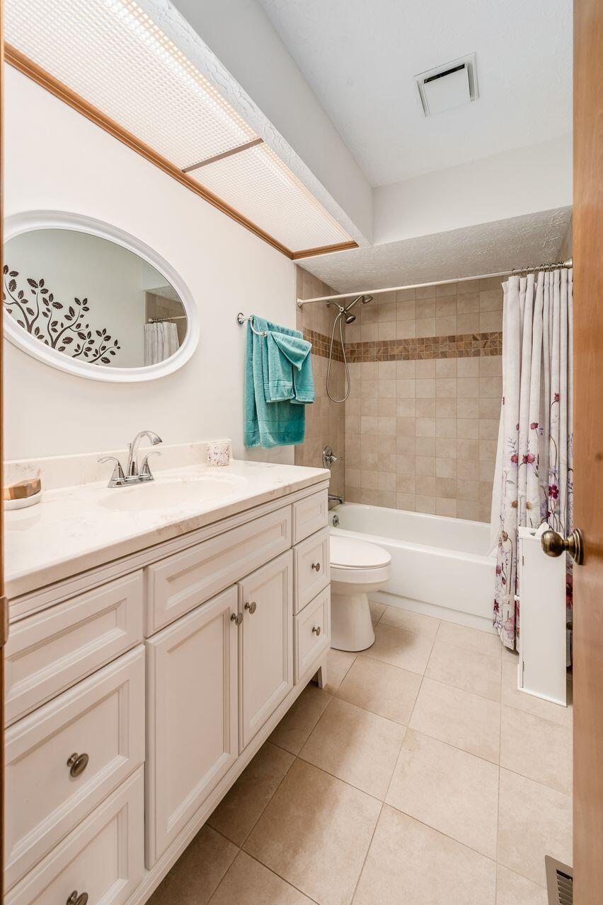 1525 Refugee Road Pickerington, OH 43147 - Photo 17 of 33 Main Bath
