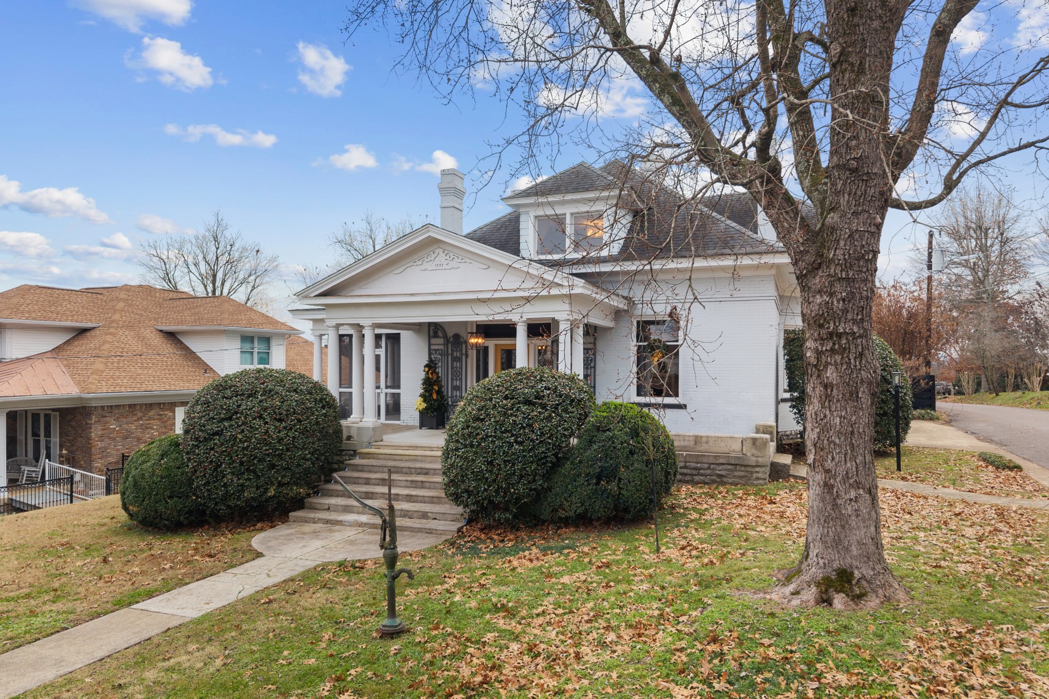 343 Forrest Street Lewisburg, TN 37091 - Photo 5 of 84 a front view of a house with a garden