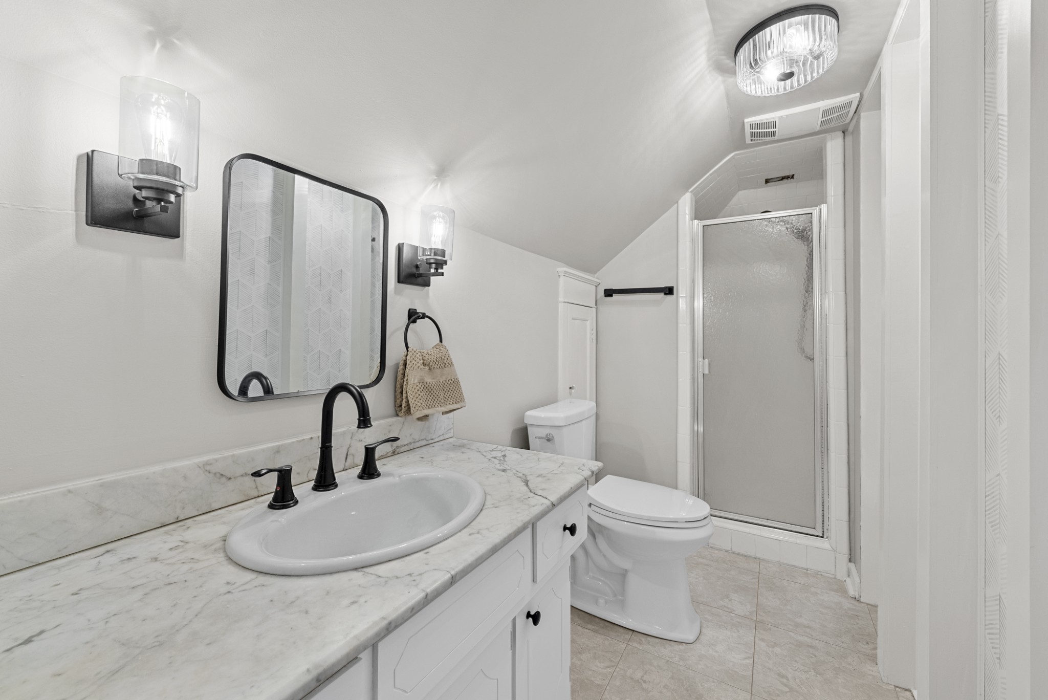 343 Forrest Street Lewisburg, TN 37091 - Photo 52 of 84 a bathroom with a toilet a sink and mirror