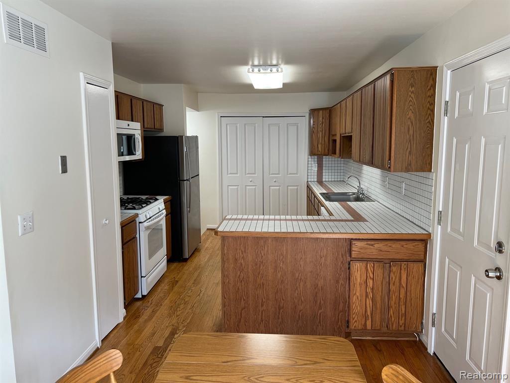 1185 Pine Ridge Court Rochester Hills, MI 48306 - Photo 6 of 21