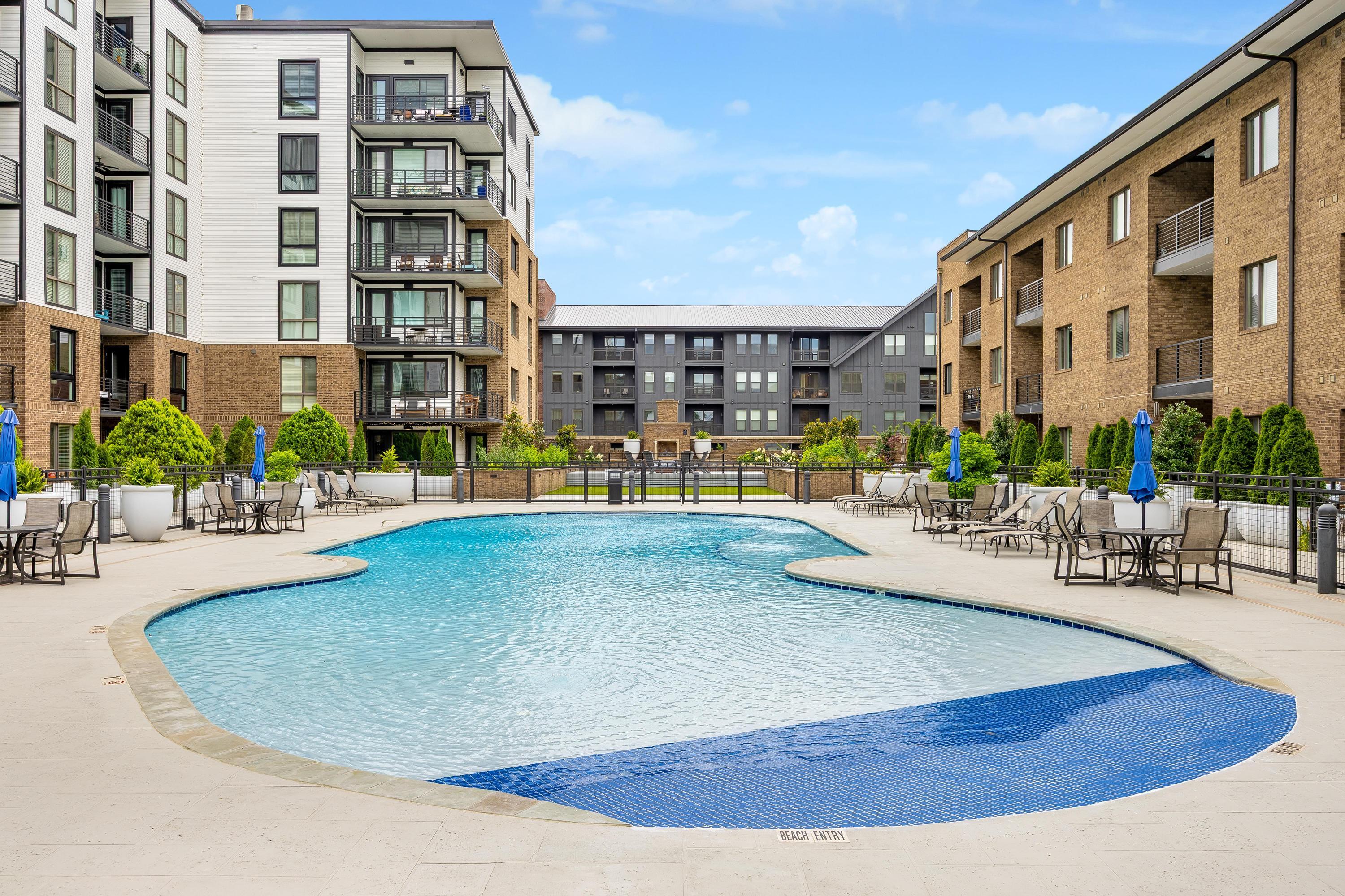 200 Manufacturers Road, Unit 619 Chattanooga, TN 37405 - Photo 29 of 53 Beach Entry Pool