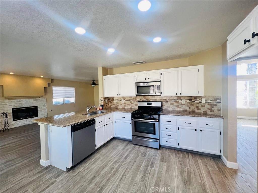 13278 Cardinal Road Victorville, CA 92392 - Photo 6 of 34