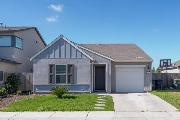 $450,000 | 433 Stein Way, Waterford, CA 95386