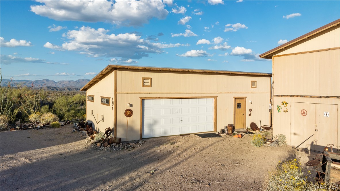 13095 Highland Road Wikieup, AZ 85360 - Photo 49 of 67 Garage