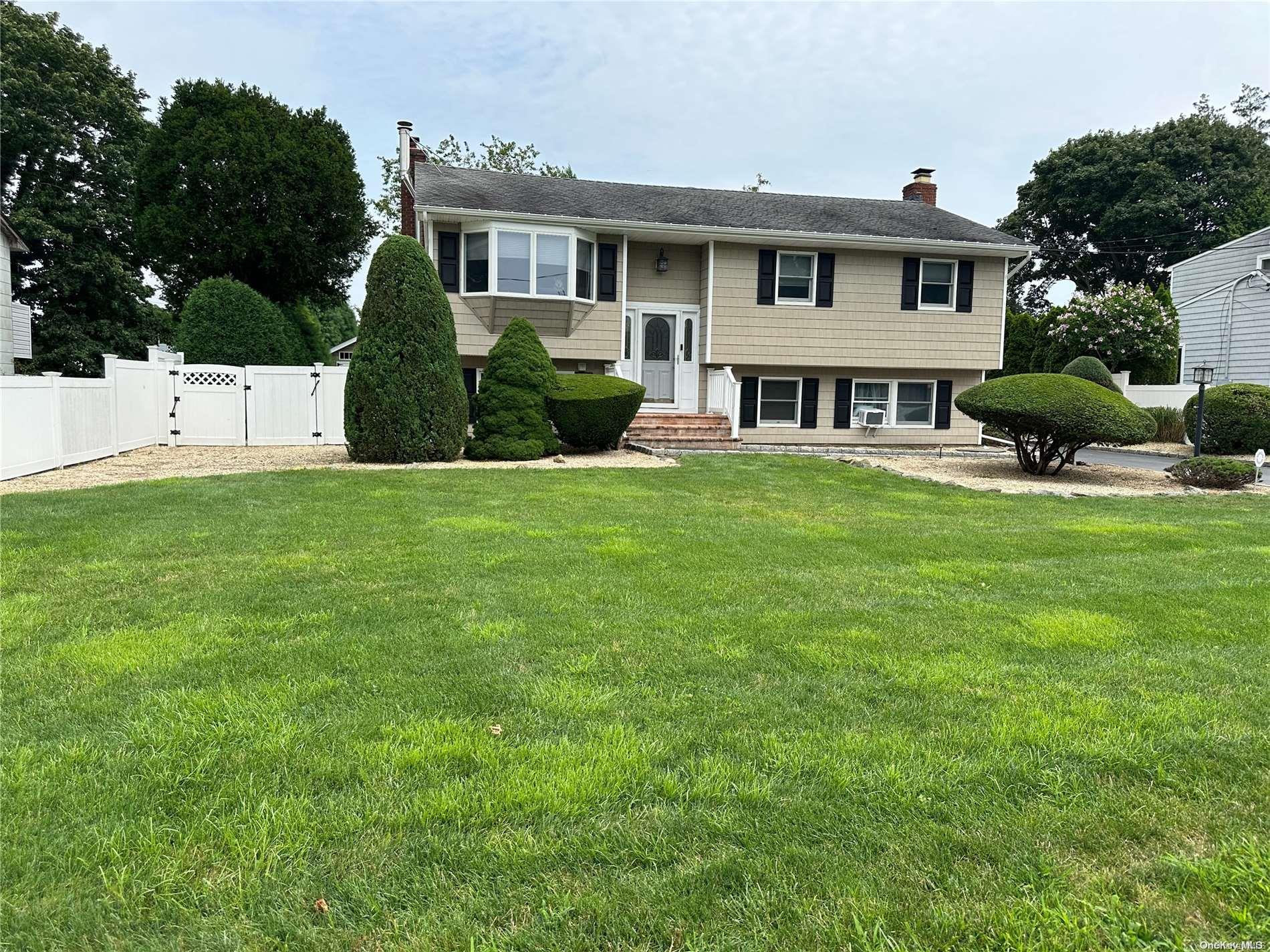 243 West Shore Road Oakdale, NY 11769 - Photo 1 of 1 Front 243 W Shore Rd