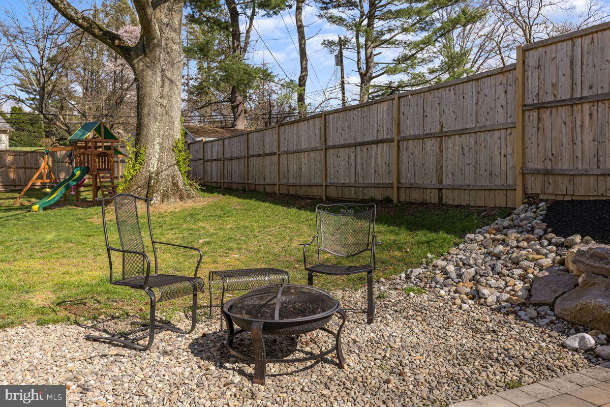 1401 Carol Road Jenkintown, PA 19046 - Photo 28 of 30 a backyard of a house with lots of green space