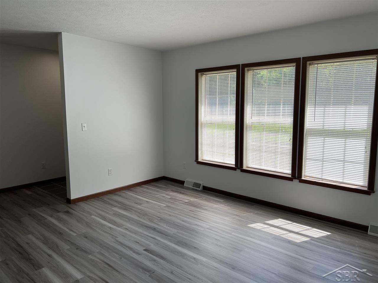 2290 South 5 Mile Road Midland, MI 48640 - Photo 7 of 23 50077815-6.JPG